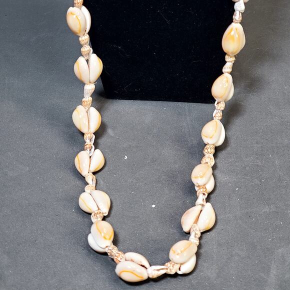 Made in the Philippines Necklace Cowrie Shell Bead Strand 15" Vtg Beachy Boho - Picture 2 of 5